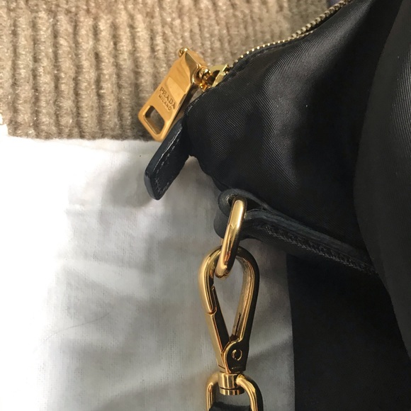 Prada Handbag Authentic. - Picture 8 of 14